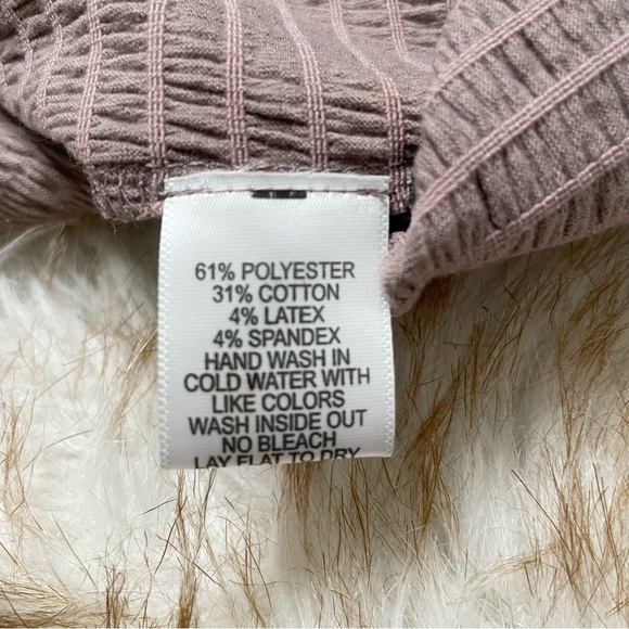 gibsonlook cutout shoulder pucker top - Picture 6 of 6